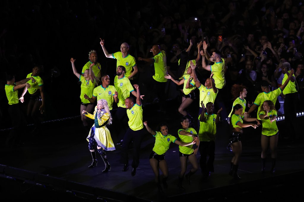 Lady Gaga se apresenta durante um grande show gratuito na Praia de Copacabana em 03 de maio de 2025, no Rio de Janeiro, Brasil.
