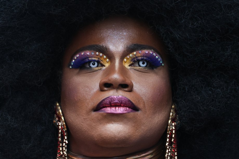 A 29ª Parada do Orgulho LGBT+ de São Paulo acontece na Avenida Paulista, em São Paulo, Brasil, em 22 de junho de 2025. A parada de 2025 tem como tema "Envelhecimento LGBT+: Memória, Resistência e Futuro" e, portanto, presta homenagem a representantes idosos da comunidade e seus contemporâneos falecidos. O objetivo é exigir visibilidade, respeito e políticas públicas inclusivas A 29ª Parada do Orgulho LGBT+ de São Paulo acontece na Avenida Paulista, em São Paulo, Brasil, em 22 de junho de 2025. A parada de 2025 tem como tema "Envelhecimento LGBT+: Memória, Resistência e Futuro" e, portanto, presta homenagem a representantes idosos da comunidade e seus contemporâneos falecidos. O objetivo é exigir visibilidade, respeito e políticas públicas inclusivas