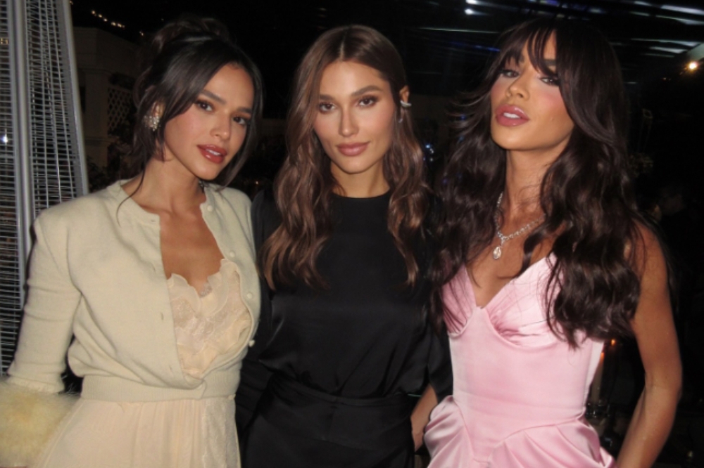 Bruna Marquezine, Sasha Meneghel e Rafa Uccman no casamento da Giovanna Lancellotti com Gabriel David