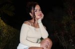 Maisa Silva mostra como transformar look com calça jeans rasgada