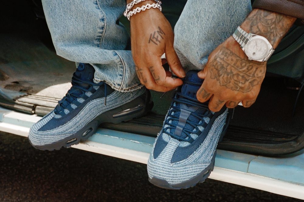 Tênis Air Max 95 em denim da Nike em colaboração com a Levi's