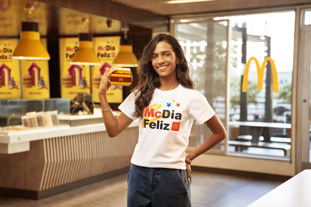 Rayssa Leal em ação para divulgar o McDia Feliz em 2025.