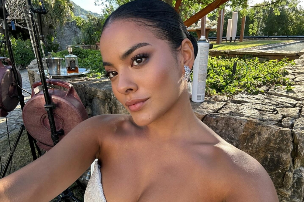 Bella Campos como Maria de Fátima em 'Vale Tudo'