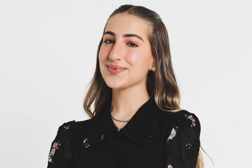 Luisa Bresser vive Nessarose na montagem brasileira de 'Wicked'