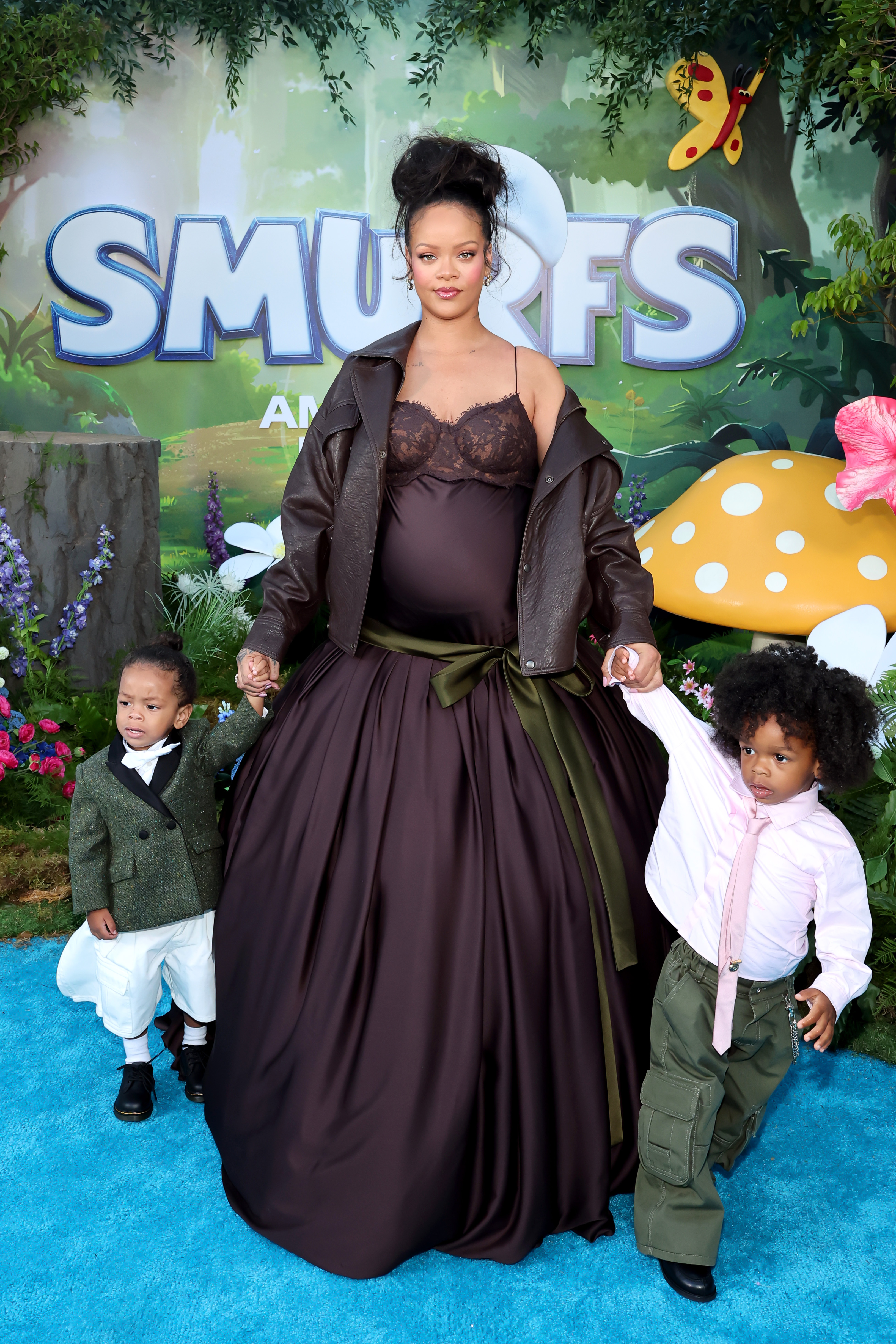 Los Angeles Premiere Of Paramount Pictures “Smurfs” Riot Rose Mayers, Rihanna e RZA Athelston Mayers na première de 'Smurfs' em Los Angeles