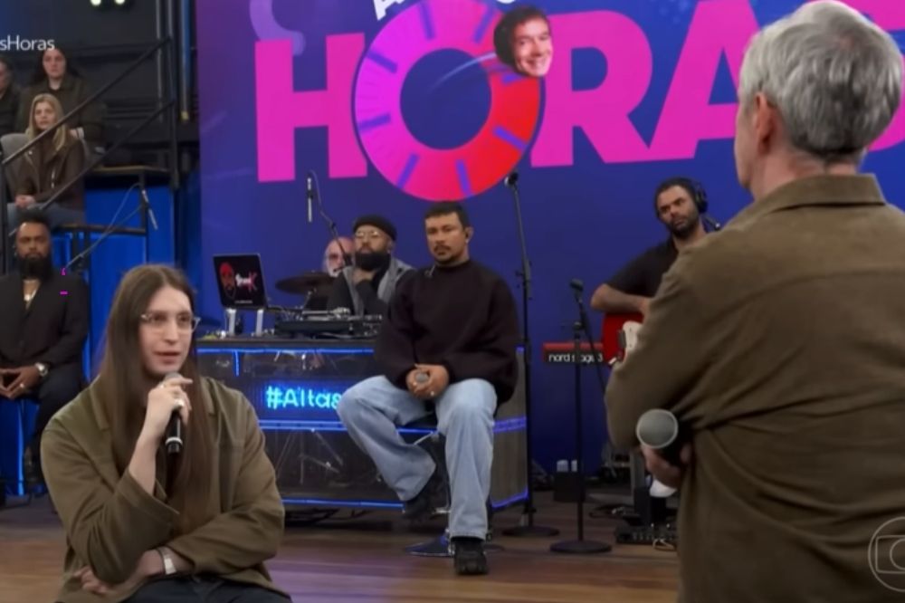 O influenciador Felca, em participação no Altas Horas, programa da TV Globo.