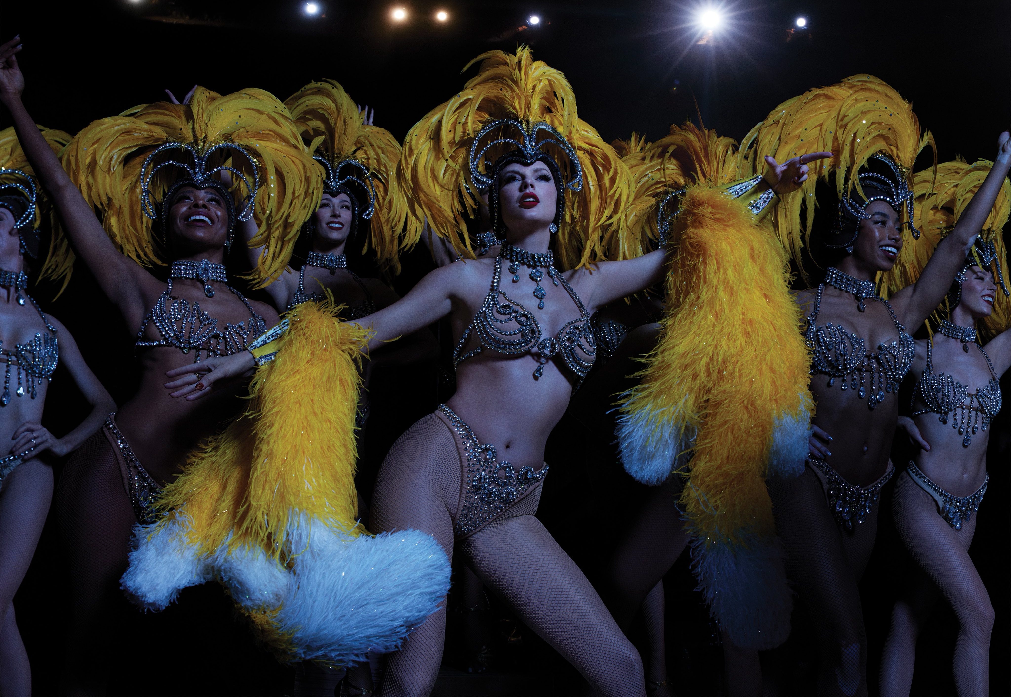 Taylor Swift em capa alternativa de The Life of a Showgirl