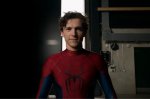 Homem-Aranha 4: Tom Holland usa novo uniforme em teaser do filme