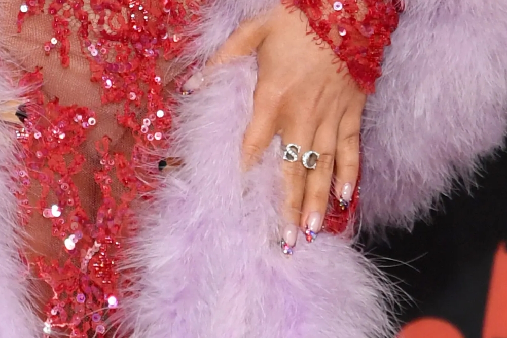 sabrina-carpenter-unhas-vma- Unhas da Sabrina Carpenter no VMA 2025