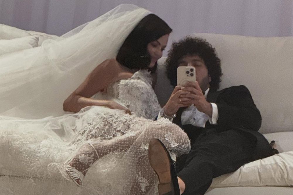 Selena Gomez e Benny Blanco em casamento na Califórnia