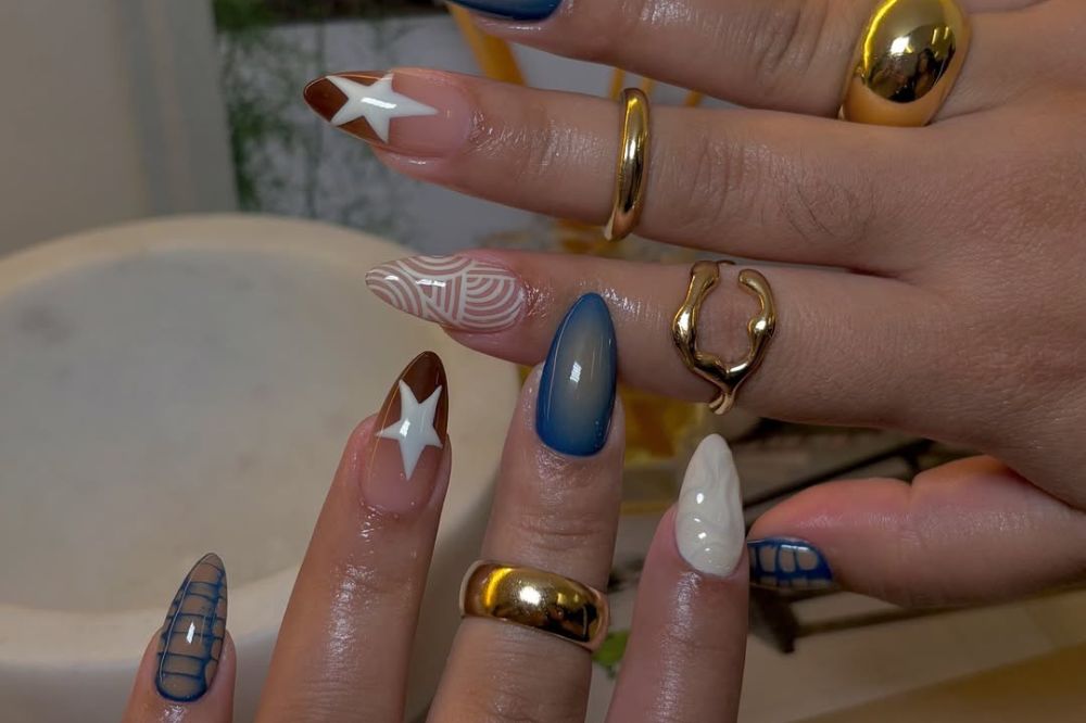 Nail Arts que Dominaram 2025: Do Retrô Chic ao Brilho Metálico