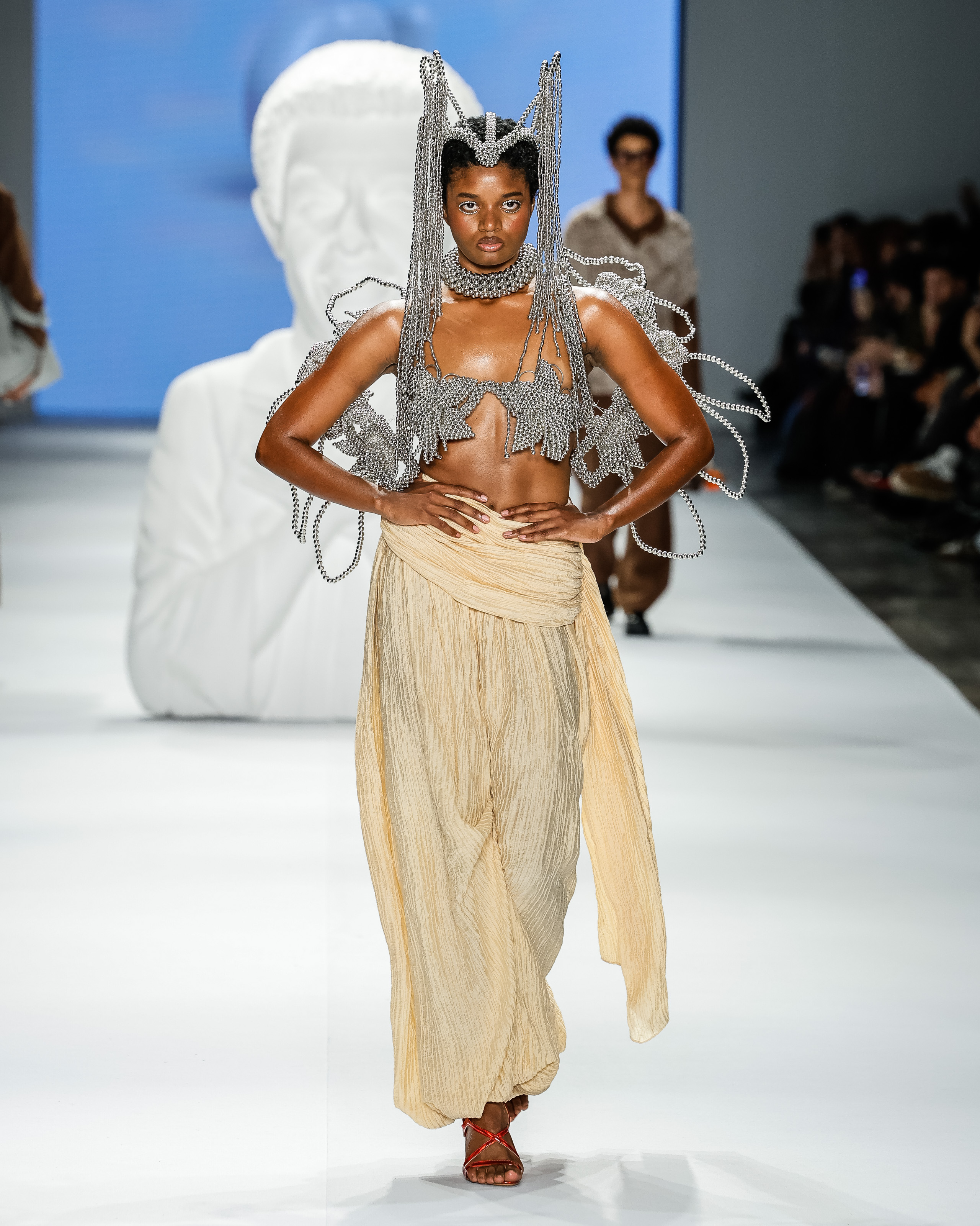 Led – SPFW N60 – Foto: Ze Takahashi / @agfotosite Modelo desfilando para a marca Led no SPFW N60