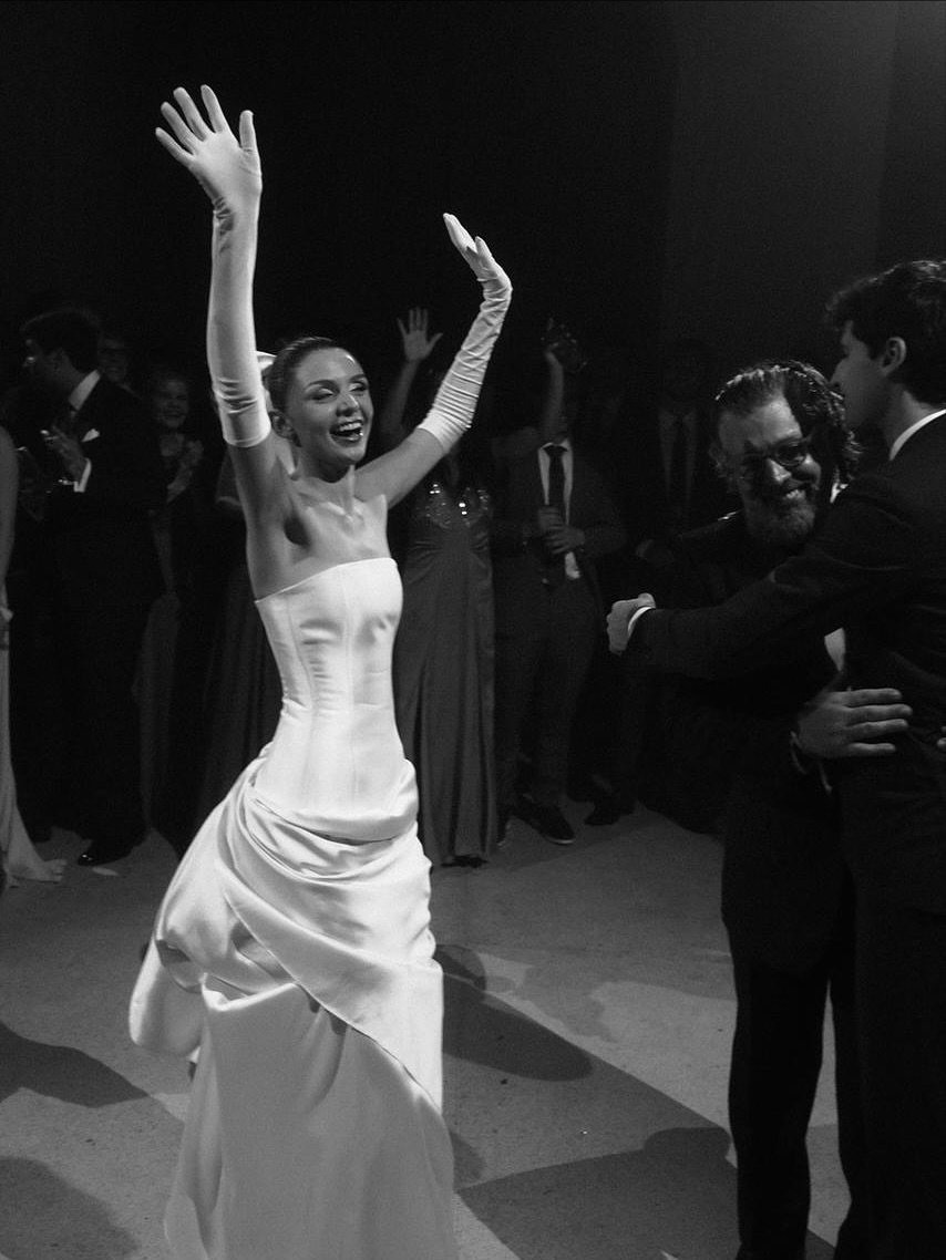 catarina-tourinho-casamento-vestido-de-noiva Catarina Tourinho em seu casamento na pista de dança