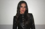 Bruna Marquezine combina tendência polêmica da calça capri com chinelo