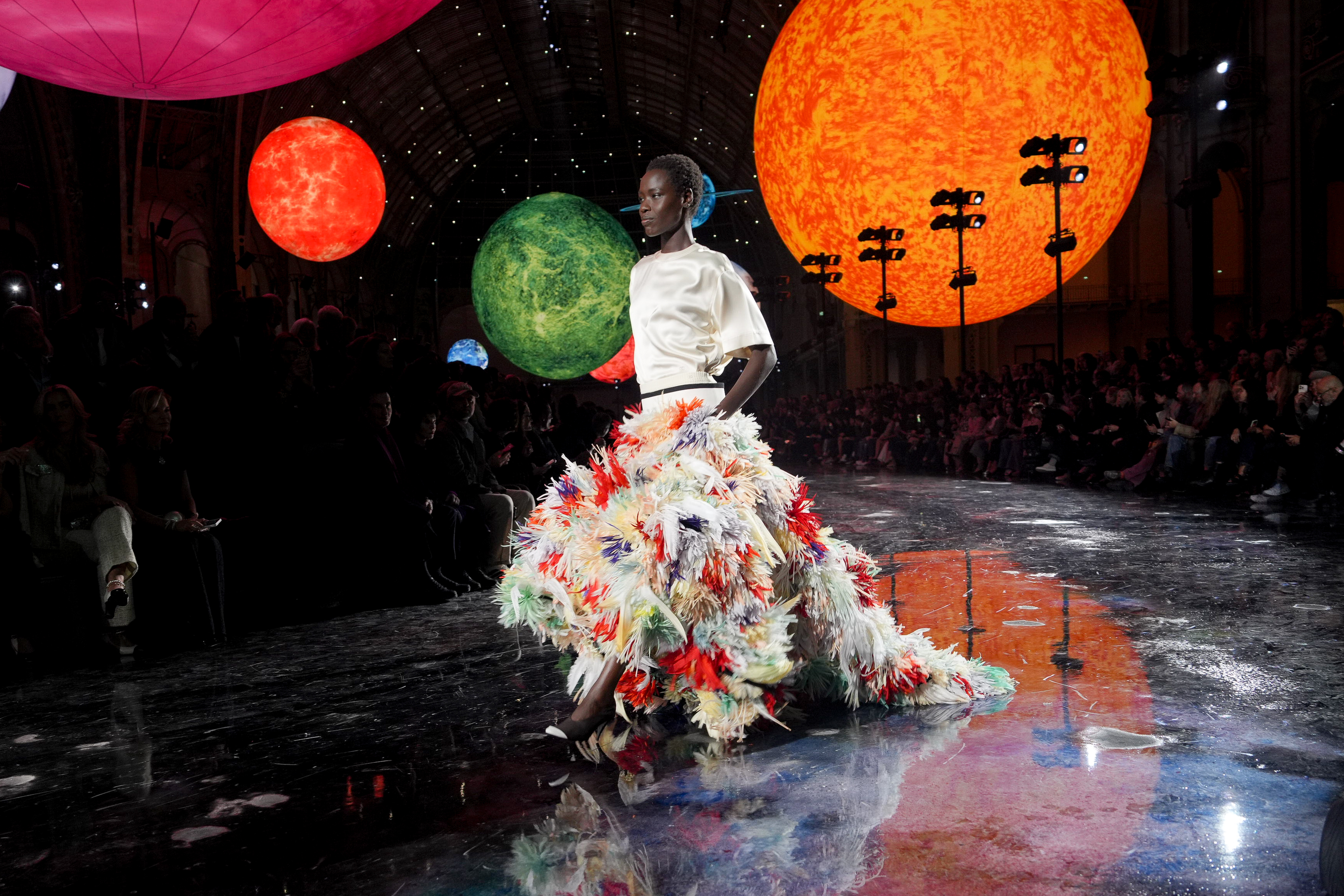 Desfile de primavera-verão 2026 da Chanel na semana de moda de Paris marca estreia de Matthieu Blazy como diretor criativo