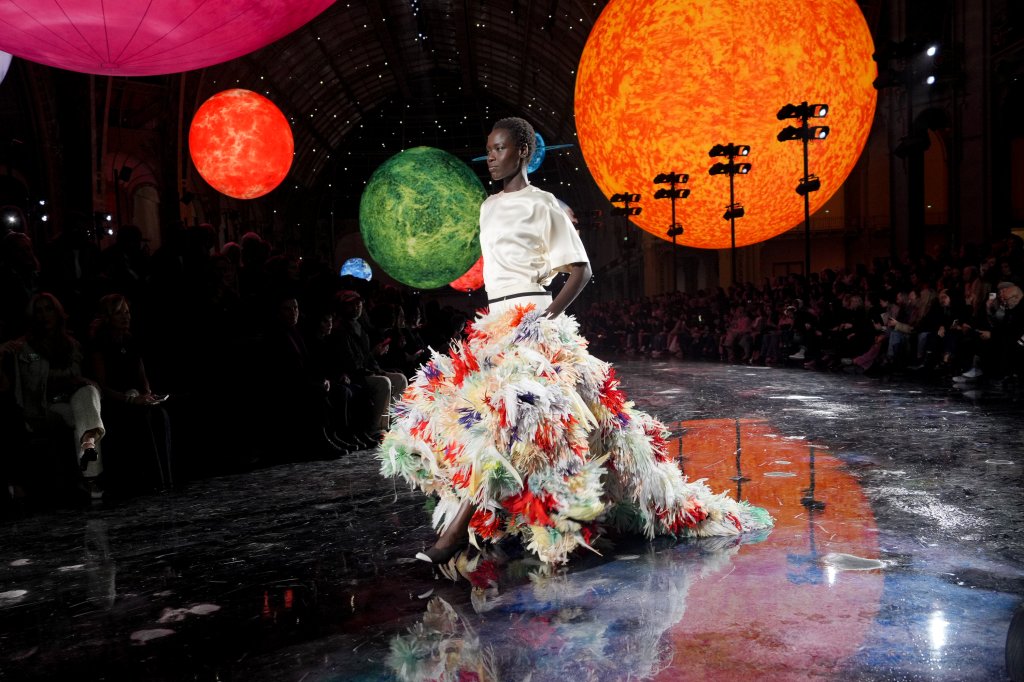 Desfile de primavera-verão 2026 da Chanel na semana de moda de Paris marca estreia de Matthieu Blazy como diretor criativo