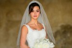 Franciny Ehlke usa vestido de noiva clássico em seu casamento na Itália
