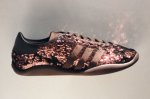 Nova coleção entre Adidas e Wales Bonner tem tênis glamouroso de paetês