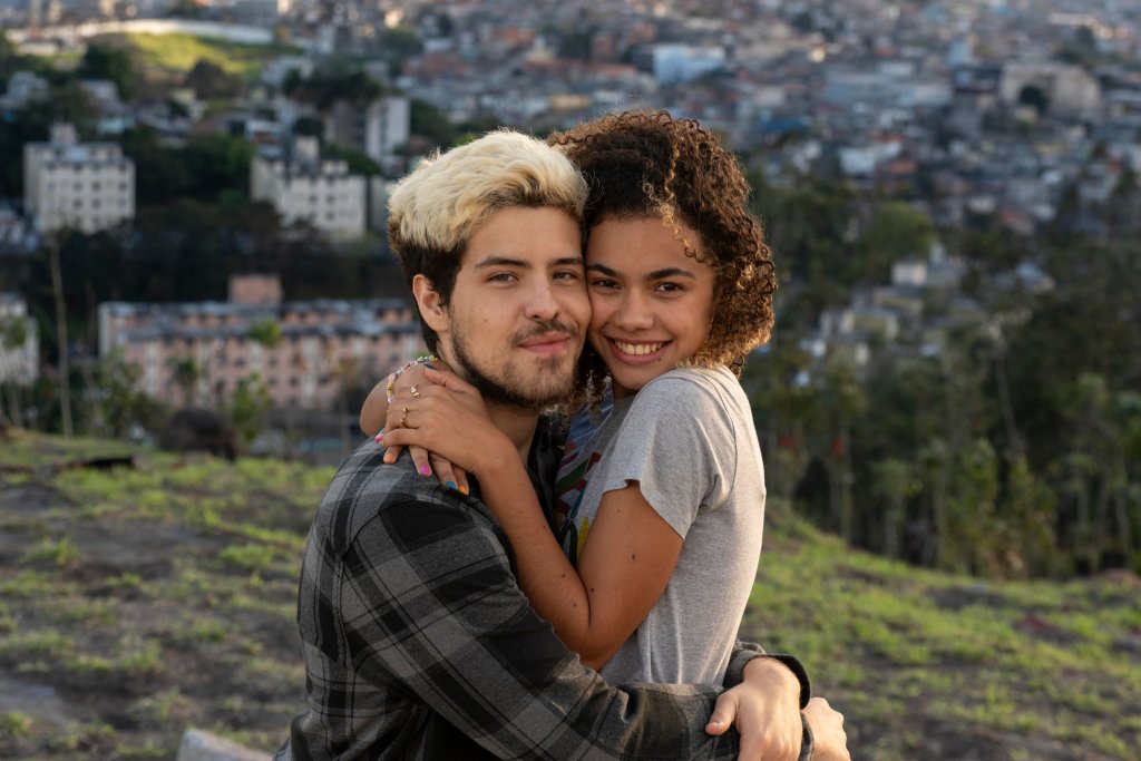 Joélly (Alana Cabral) e Raul (Paulo Mendes) na novela 'Três Graças'