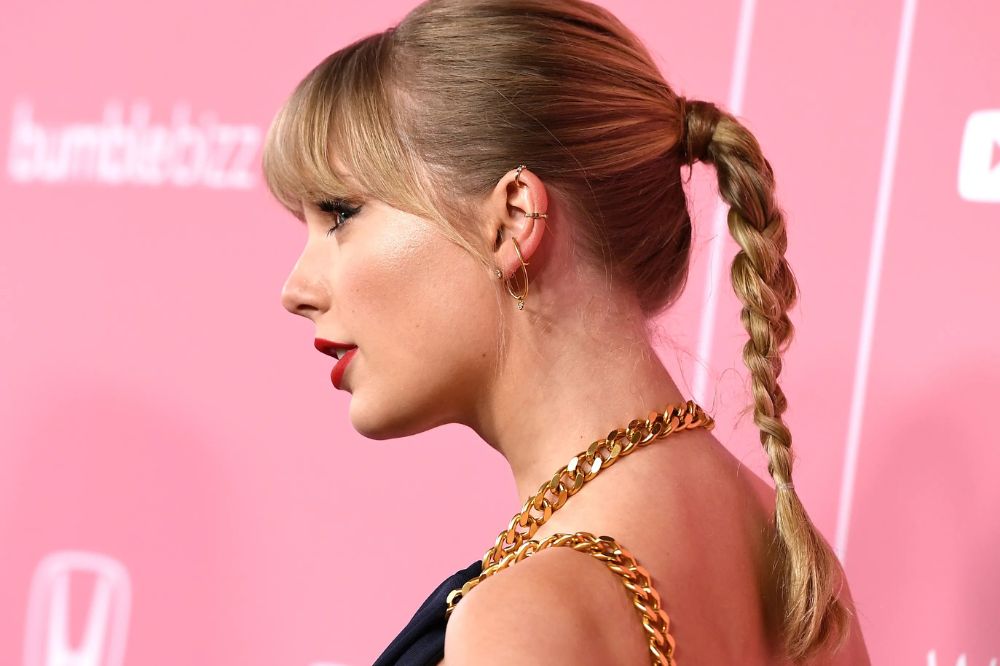 Taylor Swift no 2019 Billboard Women In Music at Hollywood usando rabo de cavalo com trança