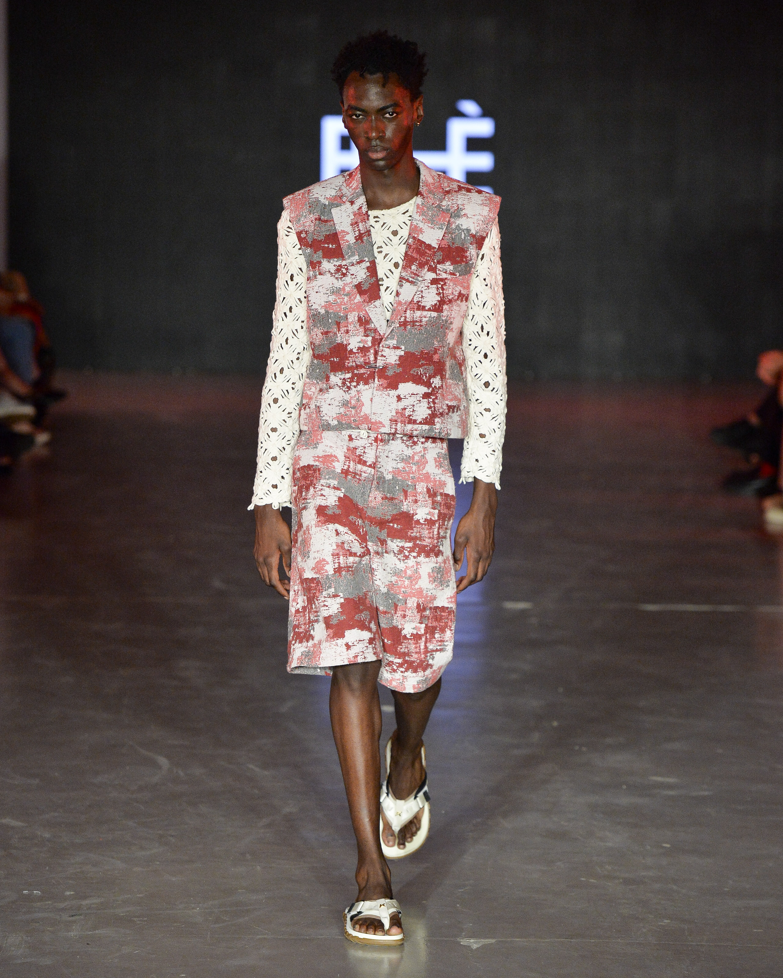 Kenner Apresenta: Eu Vim de Lá (Èssis, iLoostre, LABÔ YOUNG, .pormenor e Ventana)-Casa de Criadores 57