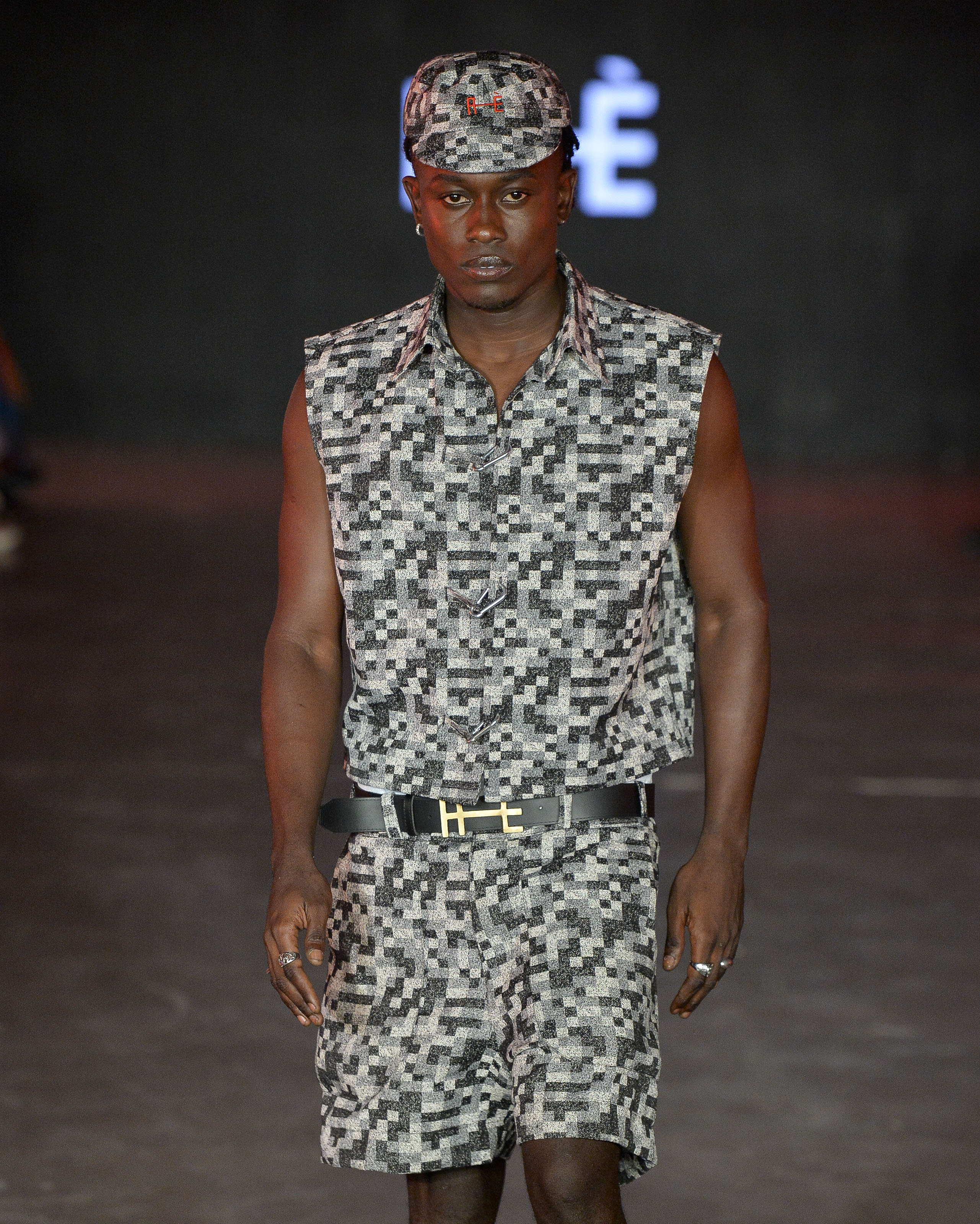 Kenner Apresenta: Eu Vim de Lá (Èssis, iLoostre, LABÔ YOUNG, .pormenor e Ventana)-Casa de Criadores 57