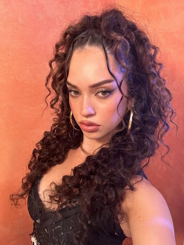 cropped-penteado-daniela-katseye-meio-preso.jpg