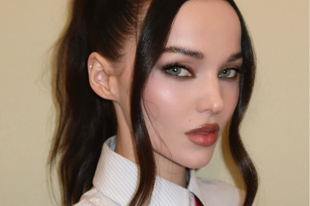 Os Segredos de Beleza de Dove Cameron: Cinco Truques de Maquiagem Que Você Pode Adotar