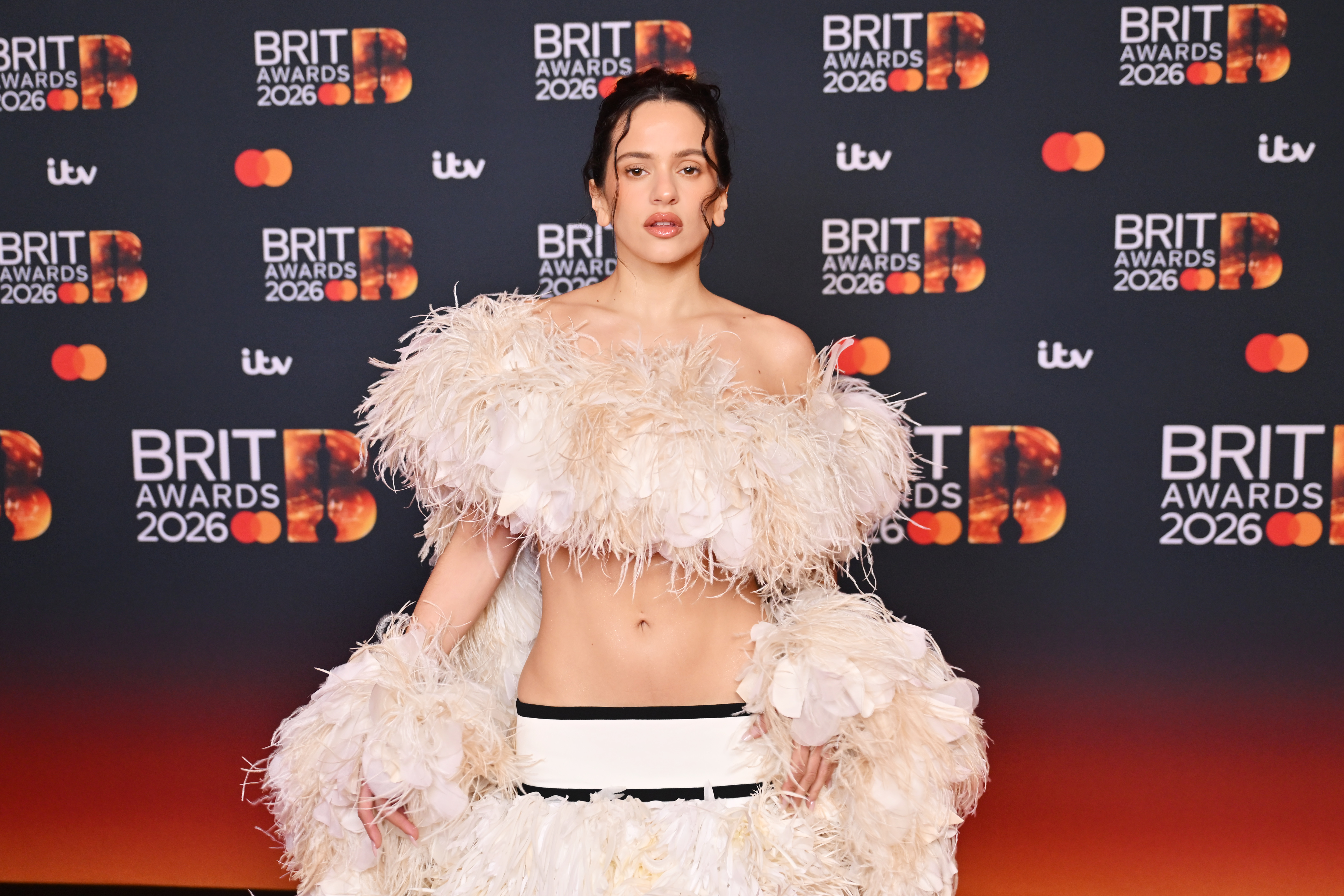 BRIT 2026: Olivia Dean, Rosalía e Harry Styles Brilham no Tapete Vermelho - celebridades news from Capricho