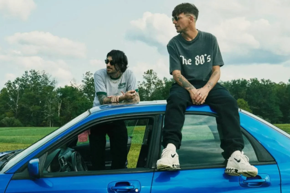 Zayn Malik e Louis Tomilson em imagem de divulgação do documentário agora cancelado da Netflix.