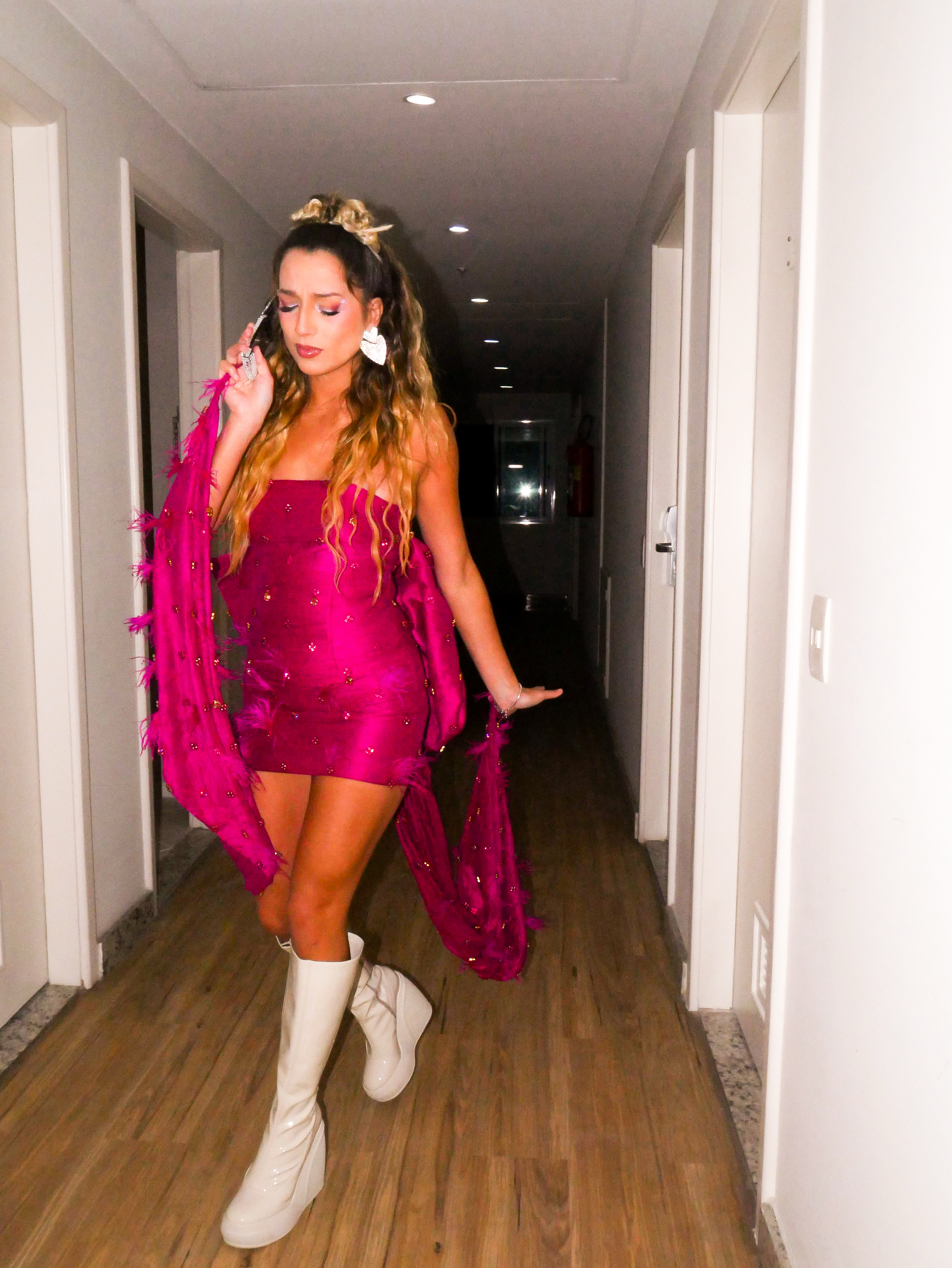 Samira Sagr aposta em look cor-de-rosa camp para a final do BBB26