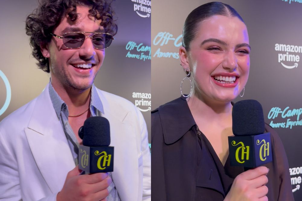 Belmont Cameli e Ella Bright sorrindo e segurando microfone da CAPRICHO