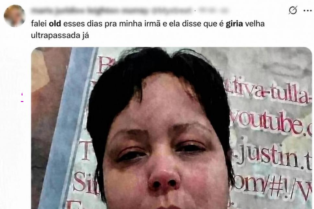 Rosto de uma mulher com cabelo escuro curto, olhos fechados e pele avermelhada, em um fundo com texto ilegível