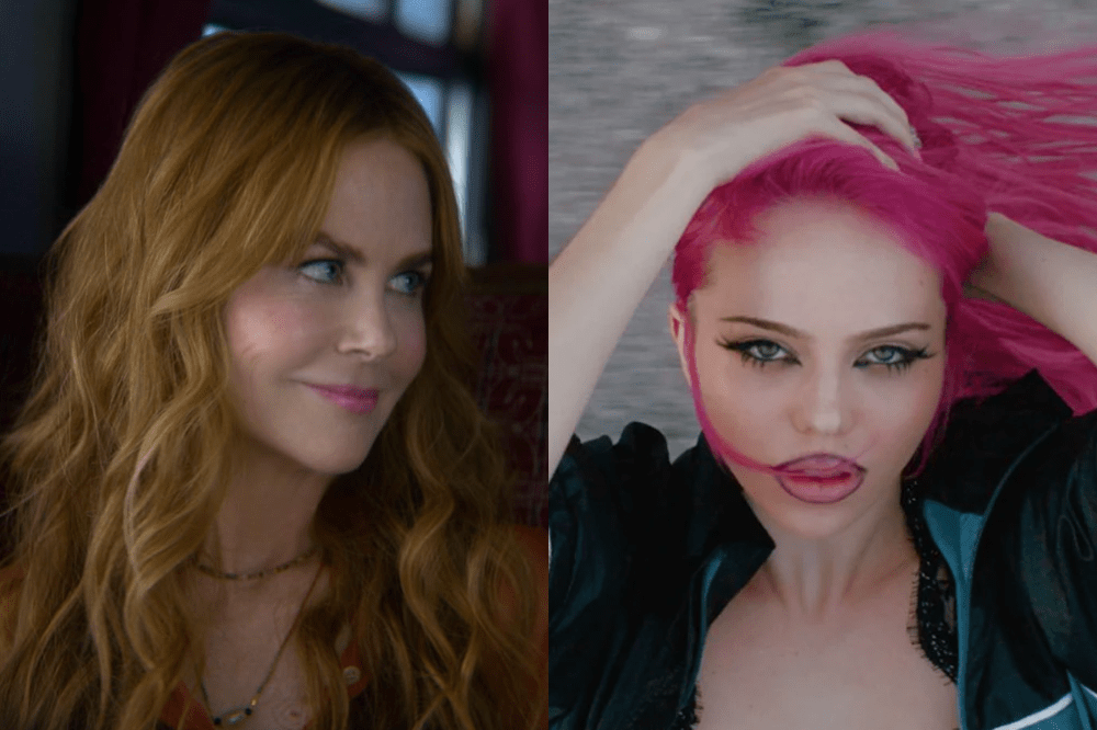 À esquerda, Nicole Kidman sorri, com cabelos ruivos ondulados e colar. À direita, uma mulher com cabelo rosa choque, maquiagem pesada e lábios entreabertos, puxa o cabelo para cima