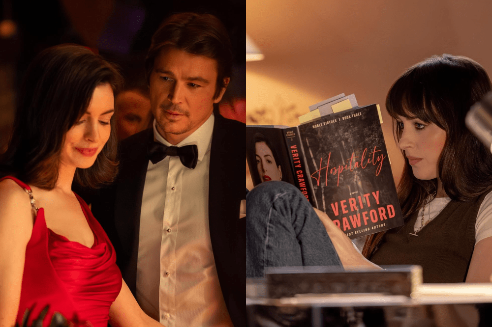 À esquerda, uma mulher de vestido vermelho sorri enquanto um homem de smoking a observa. À direita, uma mulher lê um livro com a capa Hospitality Verity Crawford