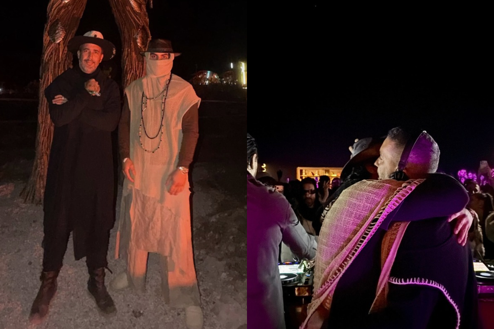 Duas fotos noturnas: à esquerda, dois homens com chapéus e roupas longas, um de preto e outro com o rosto coberto por um véu claro, posam em frente a uma estrutura de galhos. À direita, dois homens se abraçam em uma festa com luzes roxas e pessoas ao fundo
