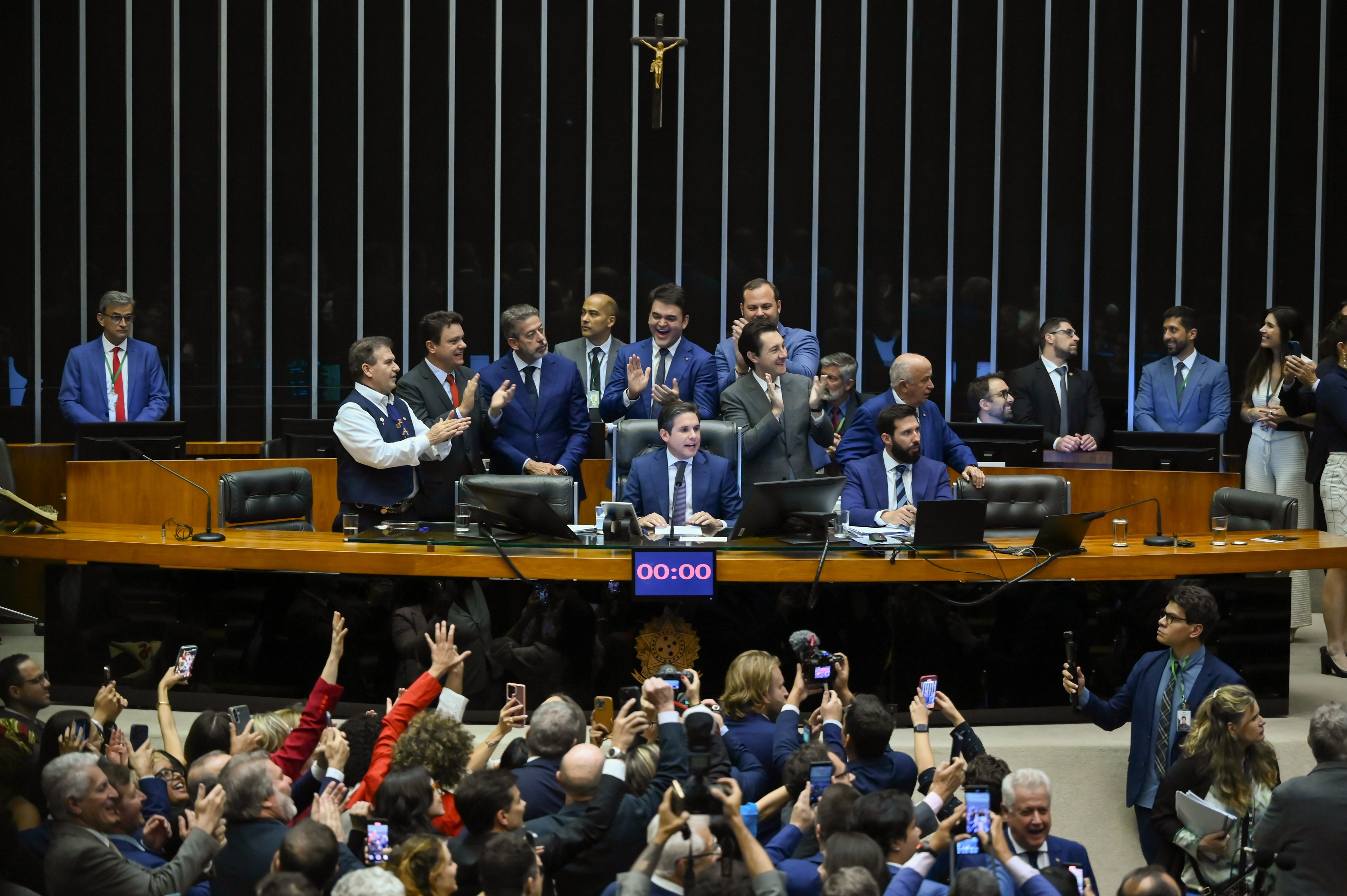QuitérIA: conheça a IA feminista que acompanha seus direitos no Congresso