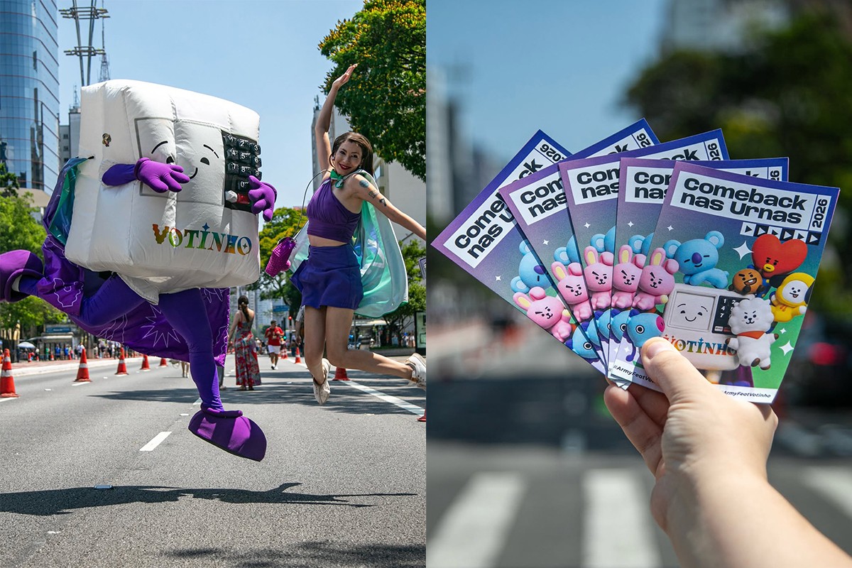 À esquerda, o mascote Votinho, uma urna eletrônica sorridente, pula na rua ao lado de uma mulher de roxo que também salta. À direita, uma mão segura panfletos coloridos com o texto Comeback nas Urnas 2026 e personagens de K-pop