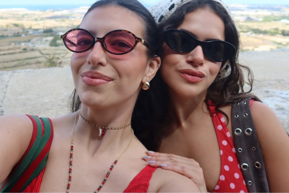 Julia Rabelo e Maisa Silva durante férias em Malta